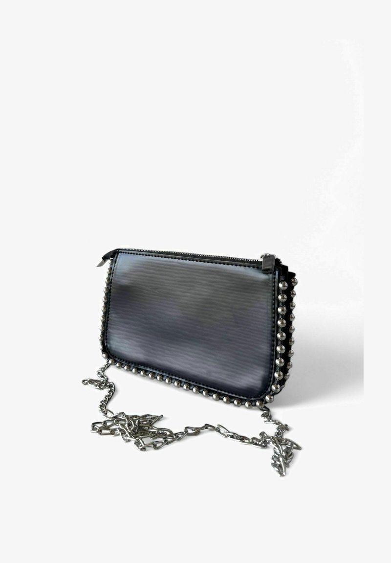 Mianqa Clutch - black