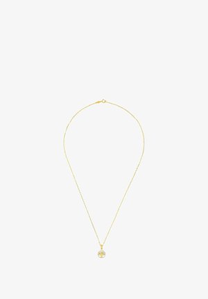 Collar de cadena en tono dorado con un colgante redondo que presenta un diseño de árbol, detallado con acentos plateados y una superficie lisa.