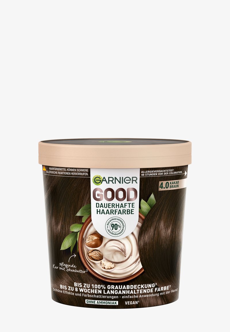Garnier Good, trwała farba do włosów, w brązowym opakowaniu z beżową nakrętką. Na opakowaniu znajdują się ilustracje kakao i masła shea. Etykieta podkreśla wegańską formułę.
