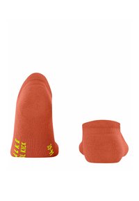 Orange Knöchelsocken mit glatter Textur, die an der Seite gelbe Logoprsäsen aufweisen. Entworfen für Komfort und sportlichen Einsatz.