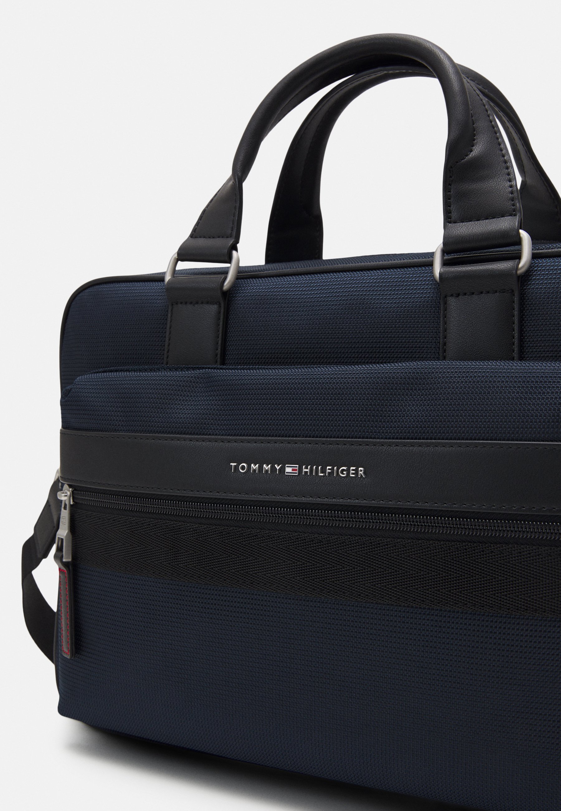 tommy hilfiger elevated computer bag