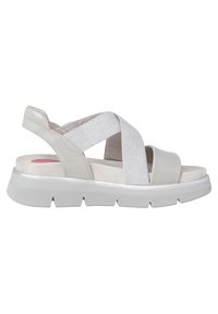 Ljusgrå sandal med tvärband gjorda av elastiskt material, slät läder och en texturerad gummisula, med en vadderad sula.