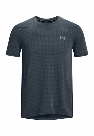 T-shirt de sport gris foncé à manches courtes avec un motif quadrillé subtil, col rond, et logo Under Armour sur la poitrine et à l'intérieur du col.