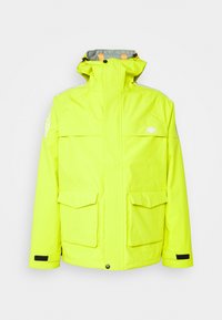 Giacca impermeabile gialla brillante con colletto alto, numerose tasche e foderatura interna grigia e arancione. Presenta accenti riflettenti.