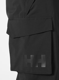 Zwarte stoffen zak met een klep, voorzien van een glanzend "H/H"-logo op de onderkant. Het materiaal lijkt glad met een matte afwerking.