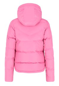 Giacca imbottita rosa con cappuccio. Presenta un design trapuntato con linee orizzontali e una lunghezza leggermente più corta in vita. Texture morbida e liscia.