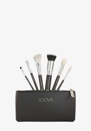 THE ESSENTIAL BRUSH SET - Makeup brush set - -