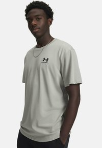 Unausgewählt, titanium