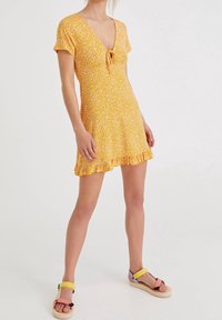 PULL&BEAR Freizeitkleid - yellow