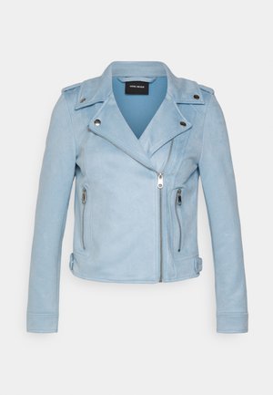 Veste de motard en daim bleu clair avec fermeture éclair asymétrique à l'avant, poches latérales zippées, épaulettes et pattes de réglage à la taille.