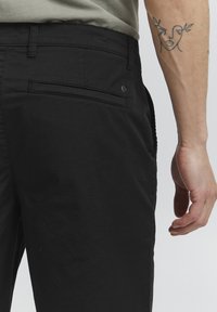 Solid SDBISHOP REGULAR FIT - Kratke hlače - true black