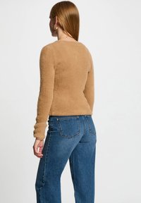Morgan LONG-SLEEVED WITH FLUFFY - Neule - camel