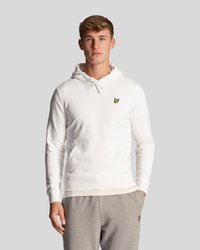 Sweat à capuche blanc avec cordon de serrage, poche kangourou, poignets et taille côtelés. Équipe d'un petit logo jaune sur la poitrine.