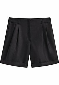 Shorts noirs sur mesure avec ourlets retroussés, plis à l'avant et passants pour ceinture à la taille.