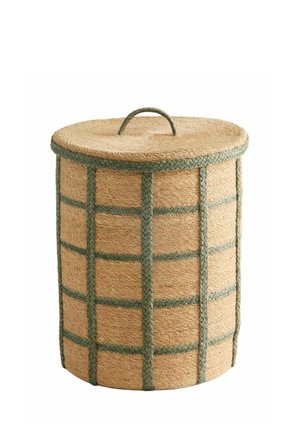 Cesto rotondo intrecciato con coperchio e manico, con rifiniture intrecciate verdi verticali e orizzontali su fibre naturali.