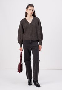 Vero Moda VMBOOM V NECK VER - Trui - chocolate torte