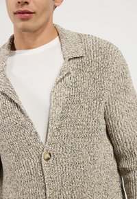 Thumbnail Image 6