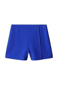 Shorts bleu vif en tissu lisse, présentant une coupe ajustée avec des plis à l'avant et une finition propre avec ourlet.