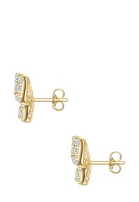 Pendientes de oro con un diseño texturizado y piedras preciosas transparentes dispuestas en un racimo a lo largo del borde. Con cierre de presión sencillo.