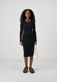 Vero Moda Petite VMCHLOE DRESS  - Vestido direito - black