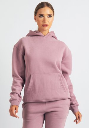 Világoslila kapucnis pulóver puha anyagból, elöl zsebbel, bordázott mandzsettával és húzózsinóros kapucnival. Sima tapintású, kényelmes szabású.