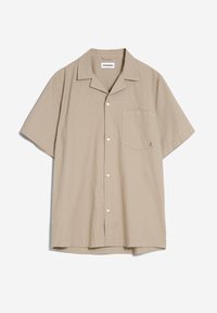 Camicia beige a maniche corte in lino con colletto a piatto, tasca frontale e chiusura a cinque bottoni. Presenta una lieve texture.