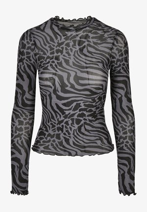 Langsleeve, doorschijnend top in zwart en grijs zebra print, met een gerimpelde halslijn en gegolfde zoom, die een textuurpatroon benadrukt.