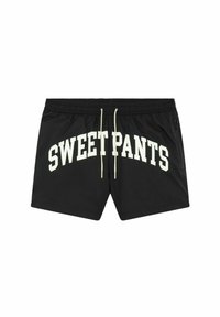 Shorts noirs avec "SWEET PANTS" imprimé en texte blanc en arc. Comprend une taille élastique avec cordon de serrage et des poches latérales.