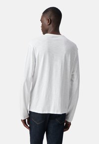 IKKS WITH A ROUND NECK - Camiseta de manga larga - white