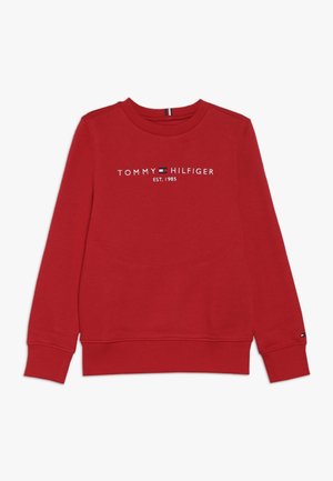 Rød bomuldssweatshirt med ribstrikkede manchetter og halsudskæring. Indeholder "TOMMY HILFIGER" logo og teksten "EST. 1985" i hvid. Klassisk afslappet design.