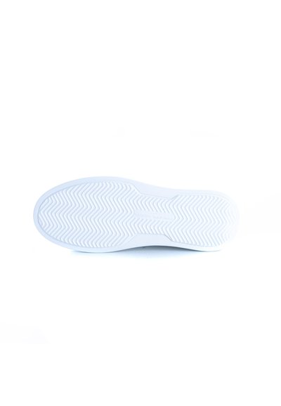 Semelle de chaussure blanche avec un motif zigzag texturé, en matériau lisse et profil plat, comportant une marque au centre.