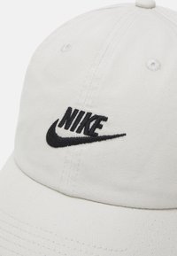 Nike Sportswear HERITAGE86 FUTURA WASHED UNISEX - Boné - light bone/black