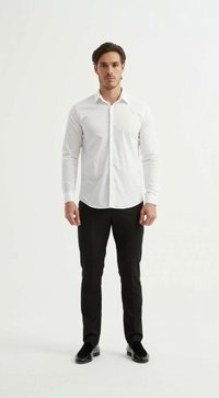 Chemise blanche à manches longues et col classique, associée à un pantalon noir ajusté et des chaussures noires brillantes. Design minimaliste.