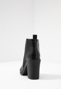 Thumbnail Image 6