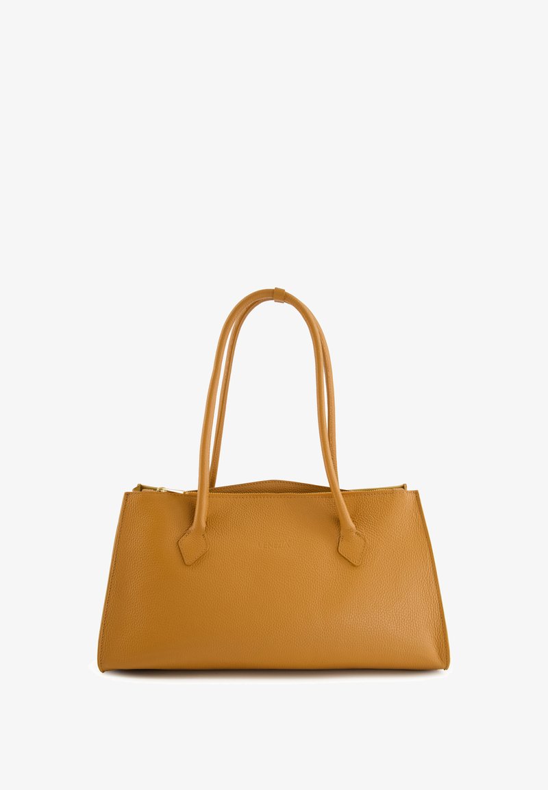 Lederhandtasche in einem leuchtenden Senfgelb, ausgestattet mit zwei langen Griffen, einer strukturierten Form und einer strukturierten Oberfläche mit einem dezenten Logo.