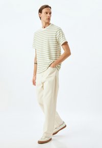 Koton STRIPED - Camiseta estampada - green