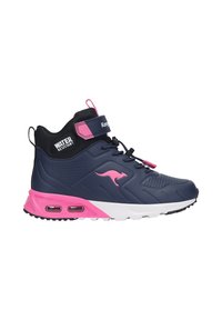Hochtop-Sneaker in Marineblau und Pink, ausgestattet mit einem wasserabweisenden Design, strukturierten Überzügen und sichtbarem Air-Cushioning in der Sohle.