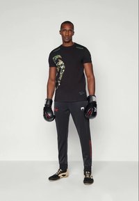 Venum ORIGINAL GIANT - T-shirt imprimé - black/forest
