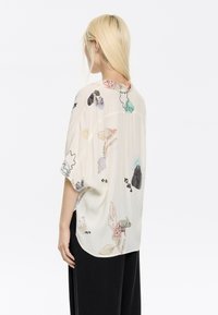 Bimba Y Lola CAPA LAZO CAMALEÓN MARFIL - Camicia - camaleon marfil