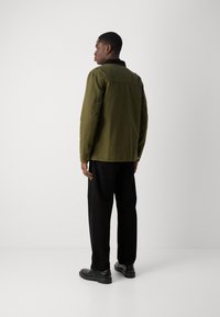 INDICODE JEANS Könnyű dzseki - olive