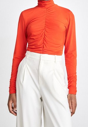 Long sleeved top - red