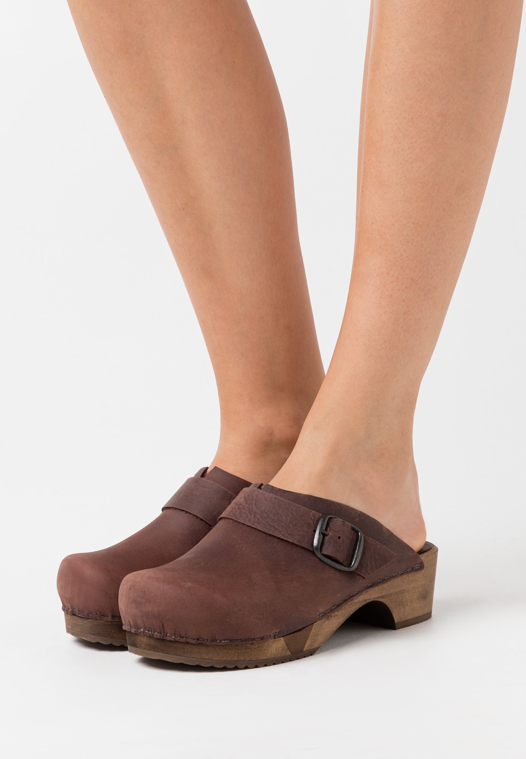 LILI OPEN Clogs antique brown LILI OPEN Clogs antique brown