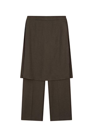 Jupe superposée brun foncé sur un pantalon à jambes larges, taille haute, coupe droite, design minimaliste, sans motifs ni ornements visibles.