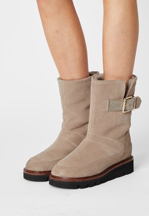 Steffen Schraut Platform boots - beige