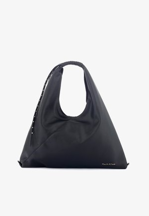 Borsa hobo in pelle nera con un'apertura ampia, design asimmetrico e tracolla testurizzata con dettagli dorati. Logo del marchio in oro.