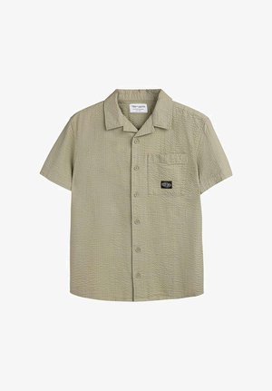 Chemise beige à manches courtes texturée avec boutons, col camp et poche poitrine avec petit écusson logo noir.