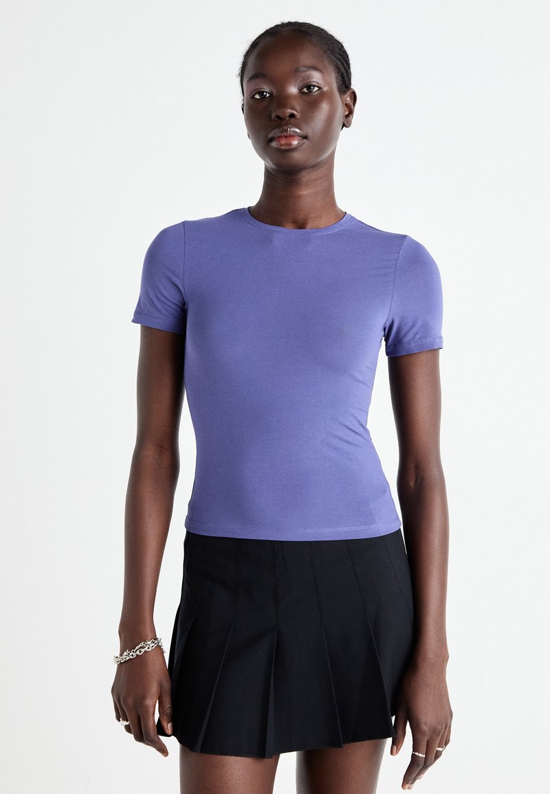 Weekday SLIM FITTED - Tricou basic - purple