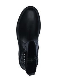 Botín negro de cuero hasta el tobillo con punta redonda, acentos decorativos de tachuelas en el lateral y una textura suave y brillante.