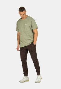 Reell REFLEX RIB  - Pantalones deportivos - coffee