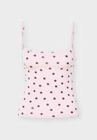 Ροζ ανοιχτό ροζ καμιζόλ με λεπτές τιράντες και σκούρα μωβ πουά ομοιόμορφα κατανεμημένα στο ύφασμα.